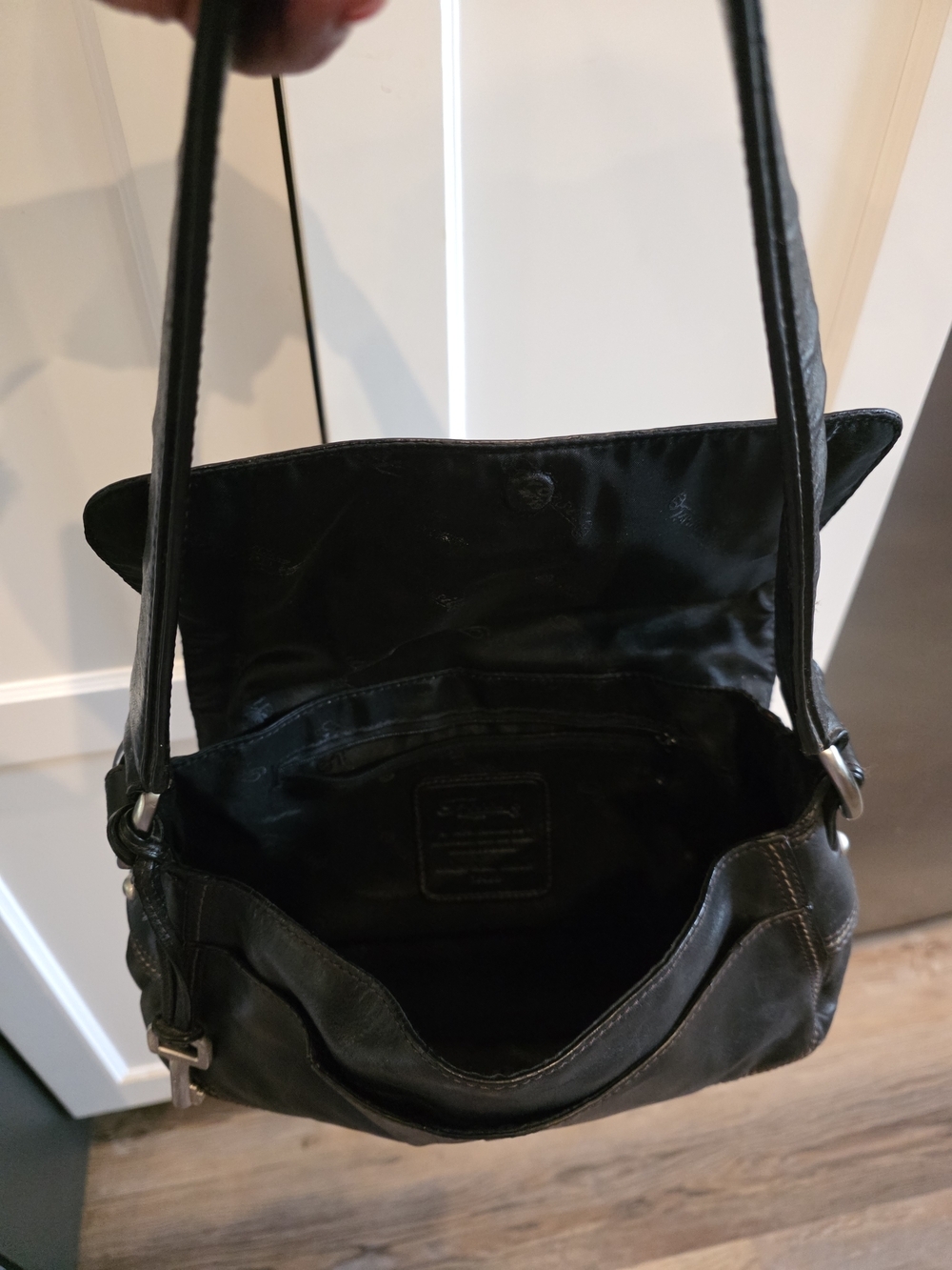Fossil Vintage Black Leather Flap Closure Shoulder Bag - Picture 6 of 11